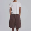Bruna, baggy cargoshorts i Parachute Cargo-material