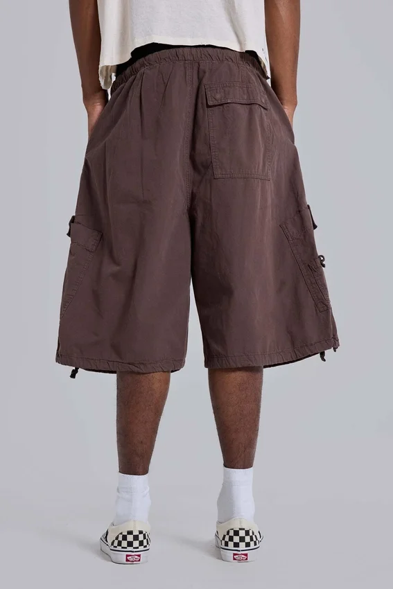 Bruna, baggy cargoshorts i Parachute Cargo-material