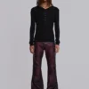 Burgundyfärgade bootcut-byxor i imitationsläder med nitar