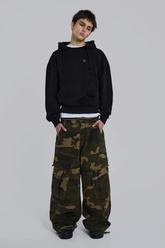 Pullover Bitten-hoodie i svart