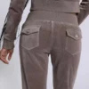 Cavalier militärinspirerad velour-hoodie
