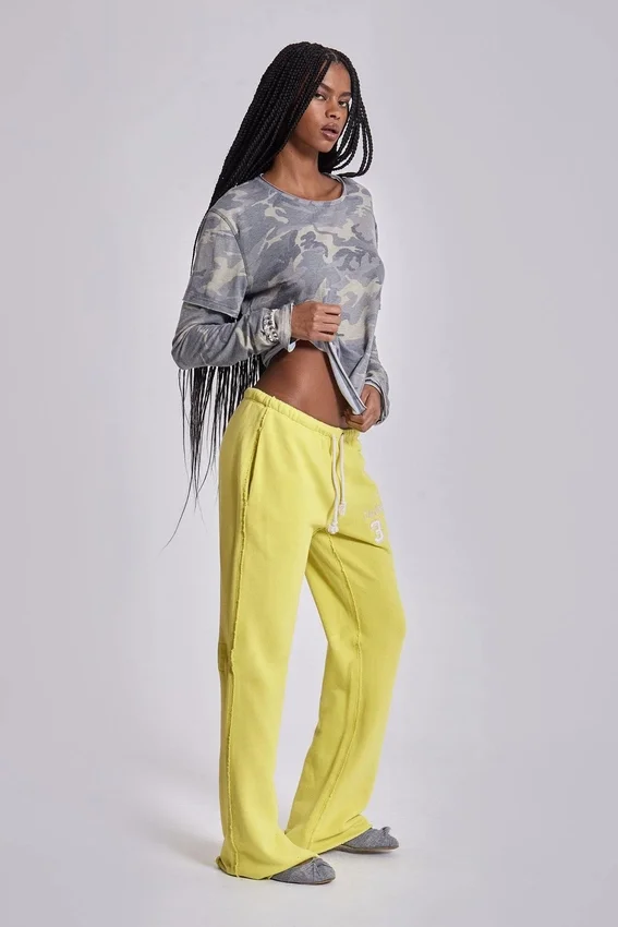 Cleo joggingsbyxor med slapp bootcut-passform i neon