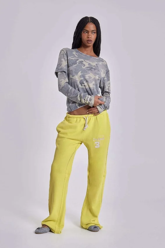 Cleo joggingsbyxor med slapp bootcut-passform i neon