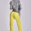 Cleo joggingsbyxor med slapp bootcut-passform i neon