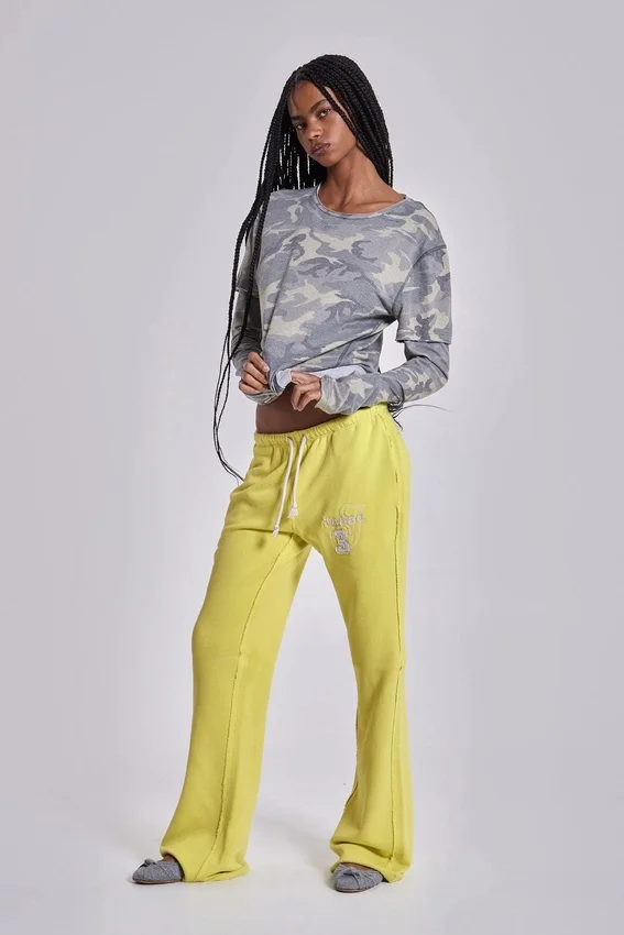 Cleo joggingsbyxor med slapp bootcut-passform i neon