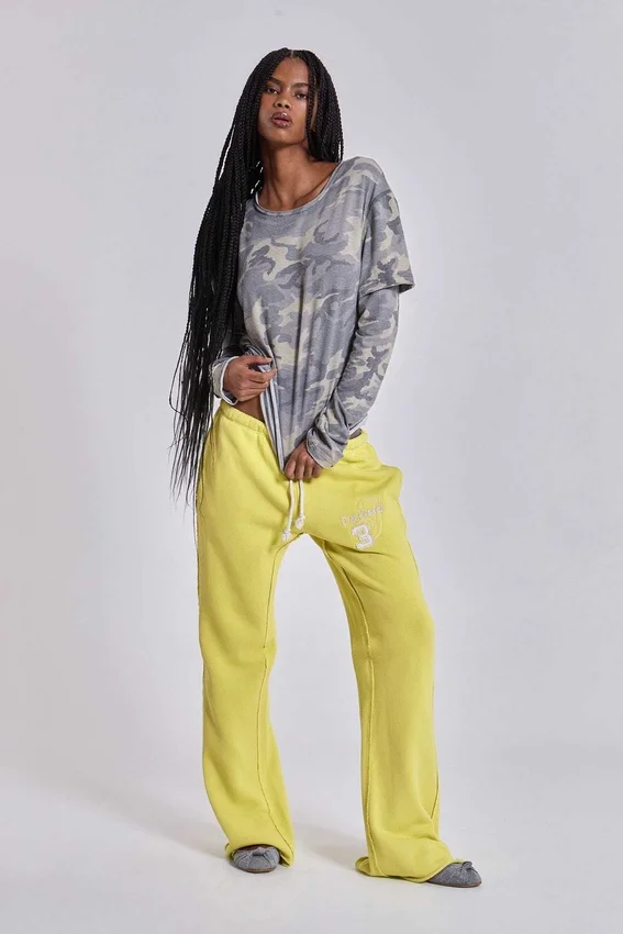 Cleo joggingsbyxor med slapp bootcut-passform i neon
