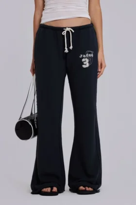 Cleo Slouchy Bootcut Jogger i svart