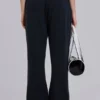 Cleo Slouchy Bootcut Jogger i svart