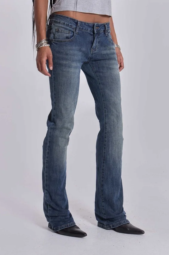 Cooper-jeans med utsvängda ben i mellanblått