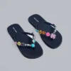 Flip-flops med smyckesberlocker