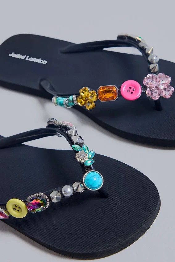 Flip-flops med smyckesberlocker