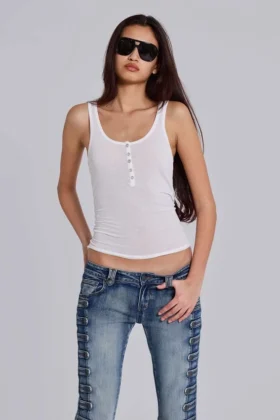 Genomskinlig Henley-väst i vitt