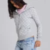 Grå hoodie med prickar