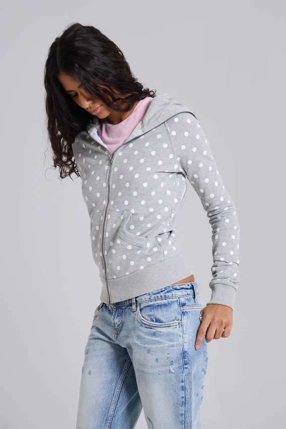 Grå hoodie med prickar
