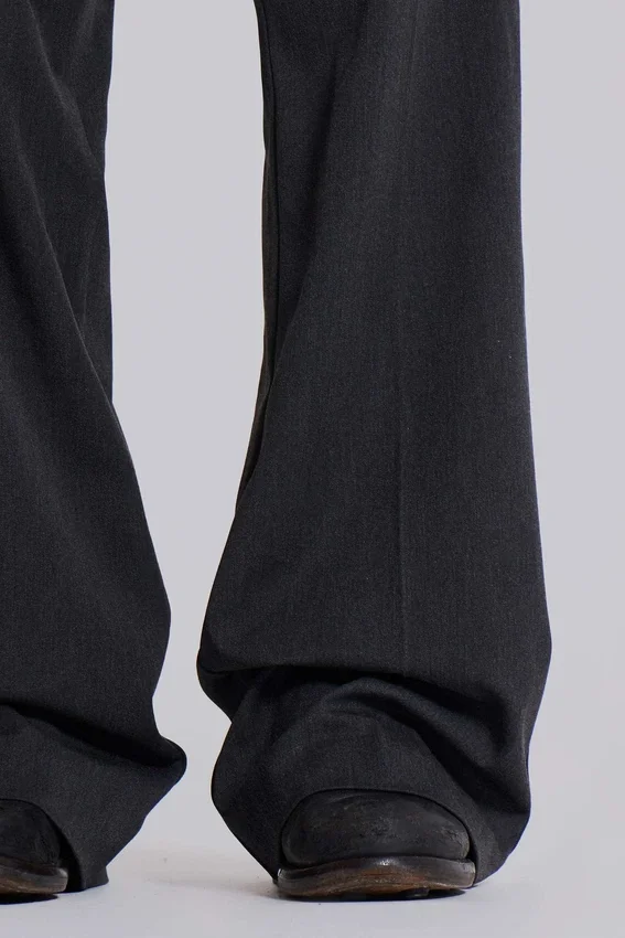Grå kostymbyxor med bootcut-passform