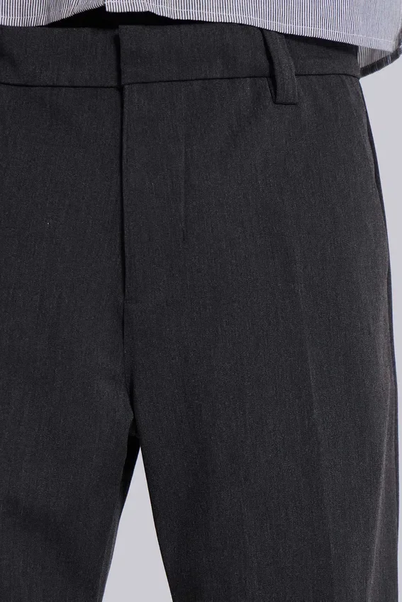 Grå kostymbyxor med bootcut-passform