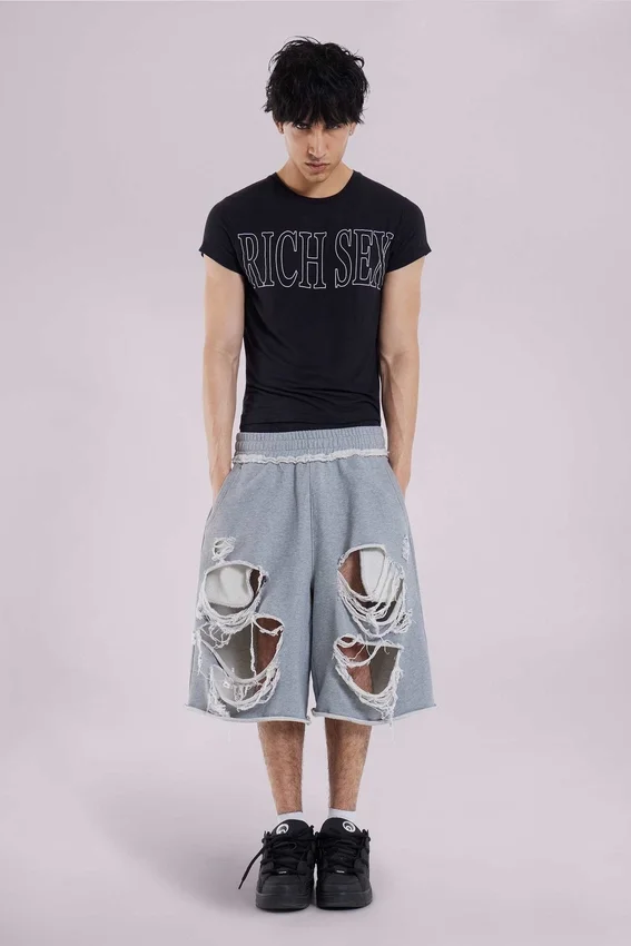 Gråa, slitna Monster-shorts