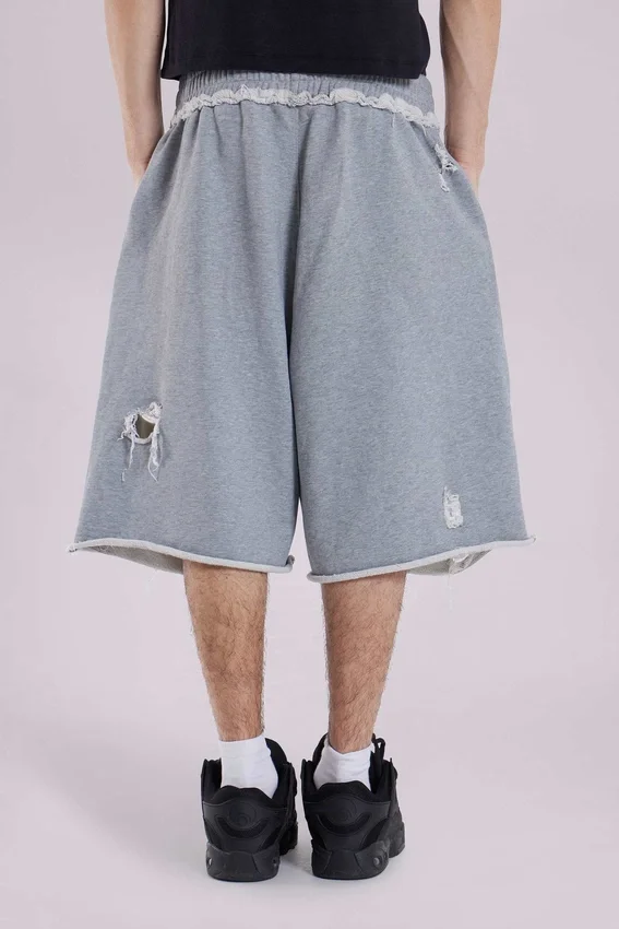 Gråa, slitna Monster-shorts