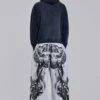Gråmelerade, baggy Monster Joggers med gotiskt tryck