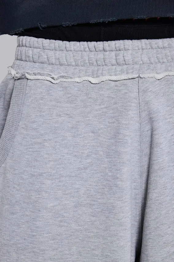 Gråmelerade, baggy Monster Joggers med gotiskt tryck