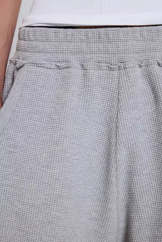 Gråmelerade joggingshorts i waffelväv med Monster-motiv