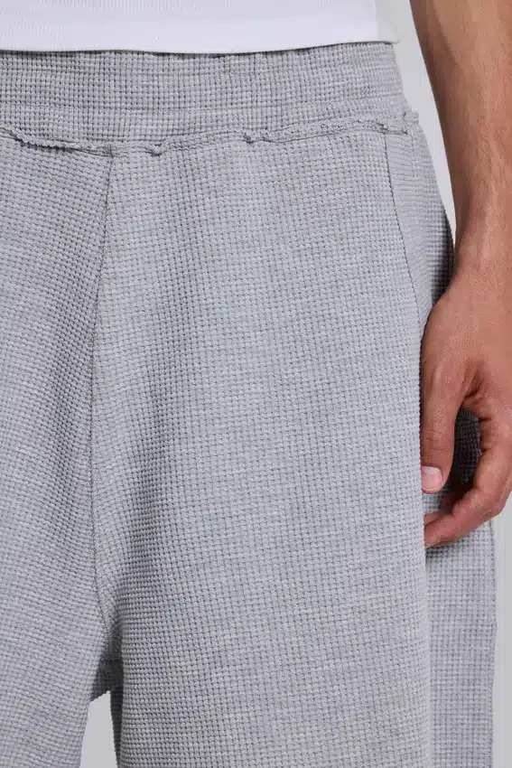 Gråmelerade joggingshorts i waffelväv med Monster-motiv