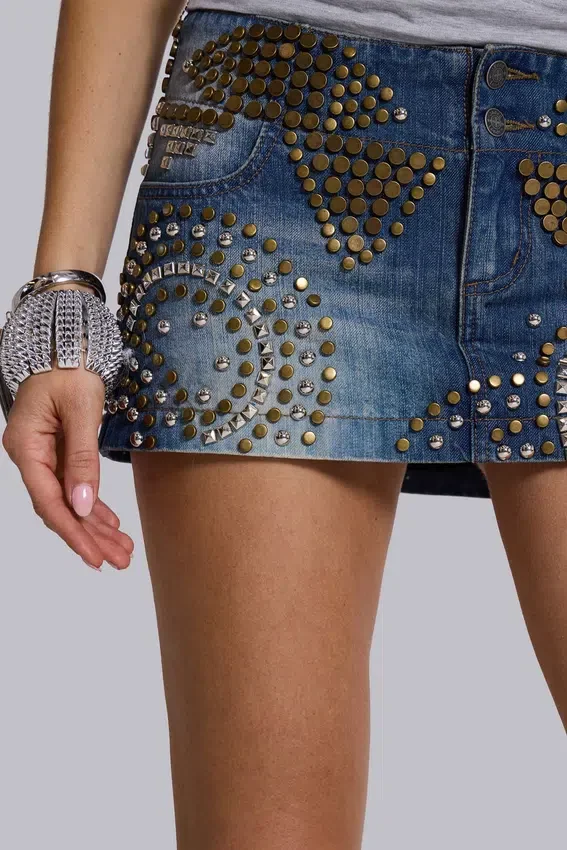 Hena-minikjol i denim med nitar