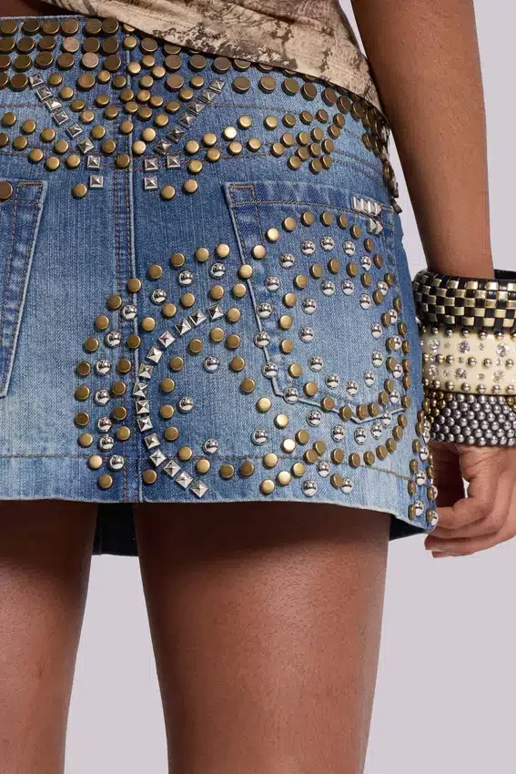 Hena-minikjol i denim med nitar