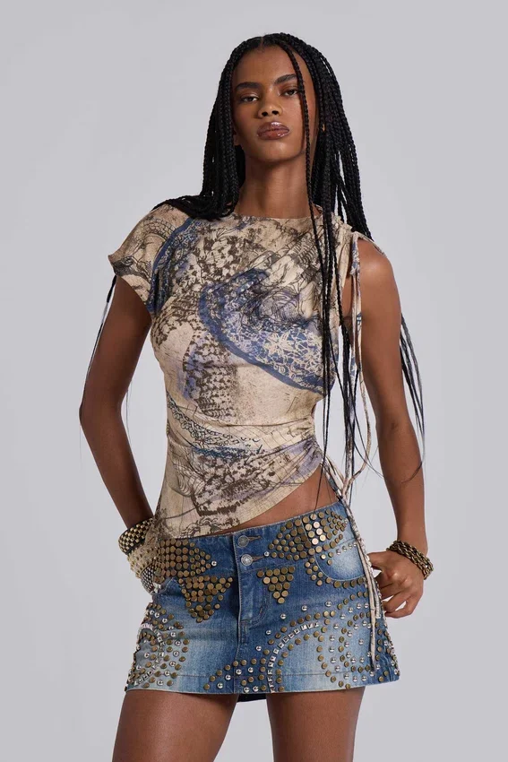 Hena-minikjol i denim med nitar