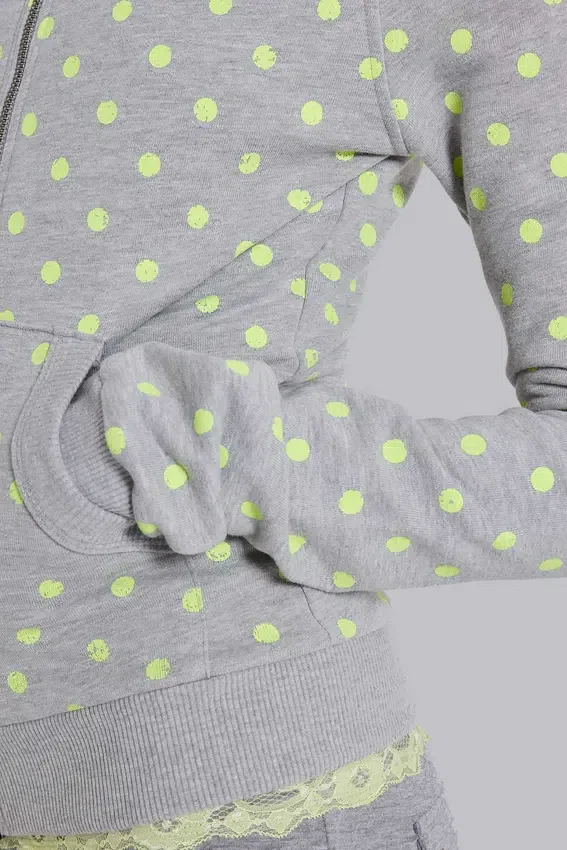 Huvtröja med neonfärgade prickar