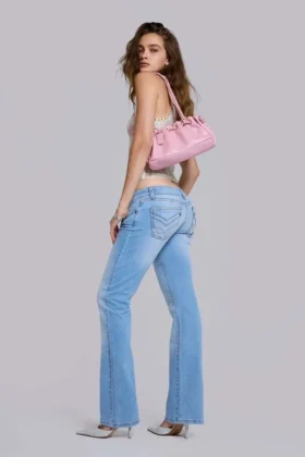 Kelsey lågmidjade skinny jeans med bootcut i ljus tvätt