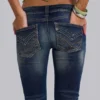 Kelsey lågmidjade, smala bootcut-Jeans i mörk tvätt