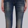 Kelsey lågmidjade, smala bootcut-Jeans i mörk tvätt