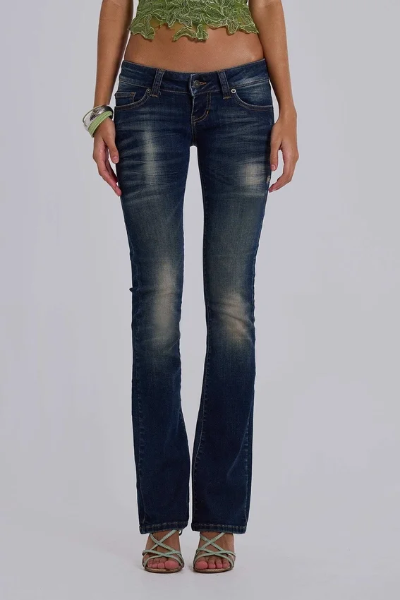 Kelsey lågmidjade, smala bootcut-Jeans i mörk tvätt