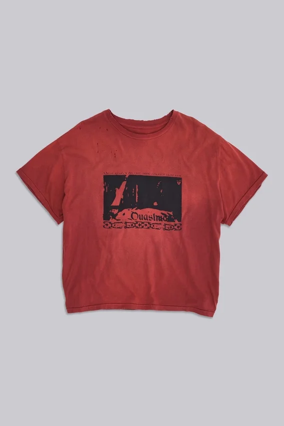 Kort T-shirt i röd nyans