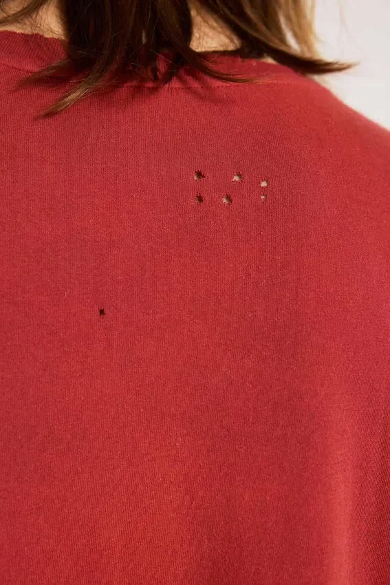 Kort T-shirt i röd nyans