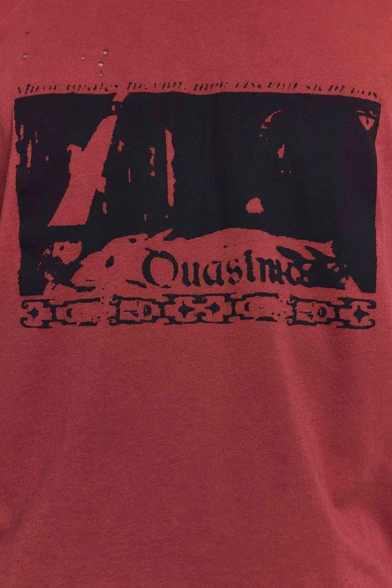 Kort T-shirt i röd nyans