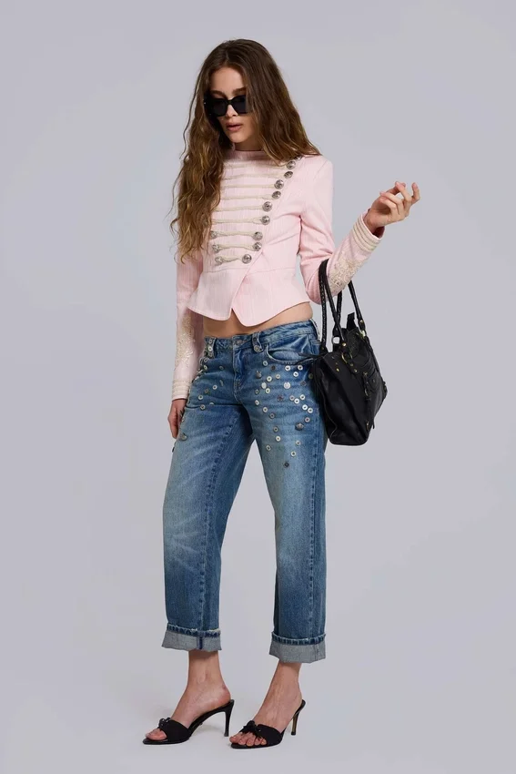 Cooper-jeans med dekorationer i kort modell