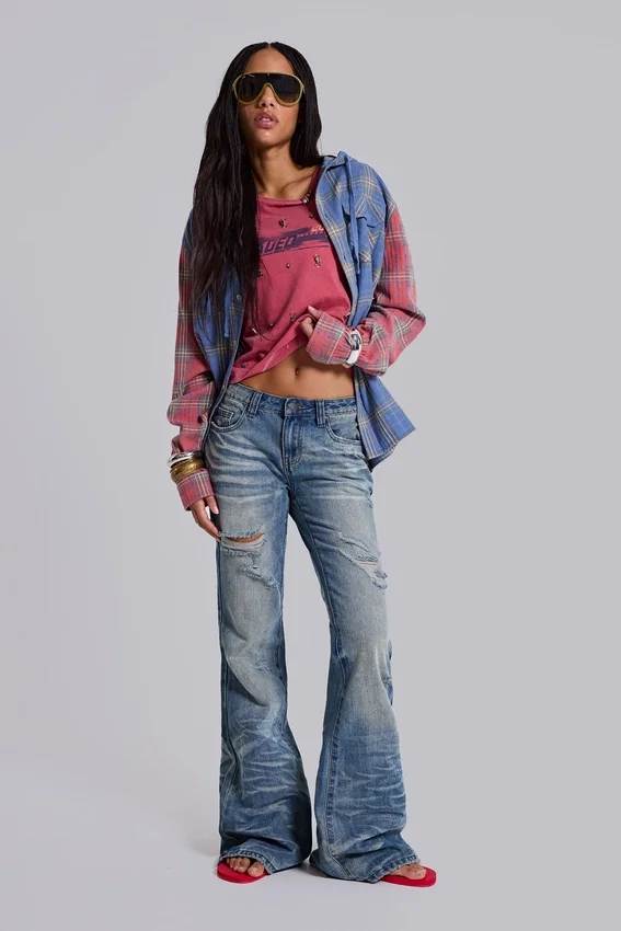 Mellblå slitna, skrynkliga Drift-Jeans med utsvängda ben