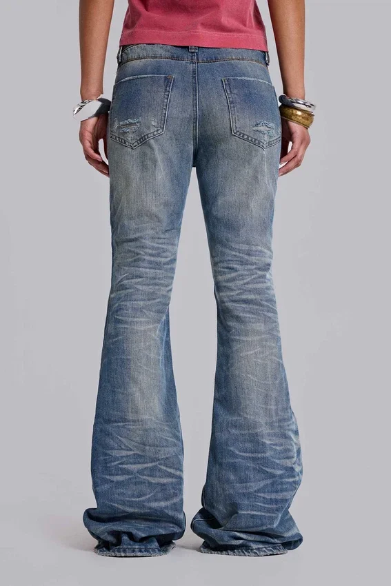 Mellblå slitna, skrynkliga Drift-Jeans med utsvängda ben