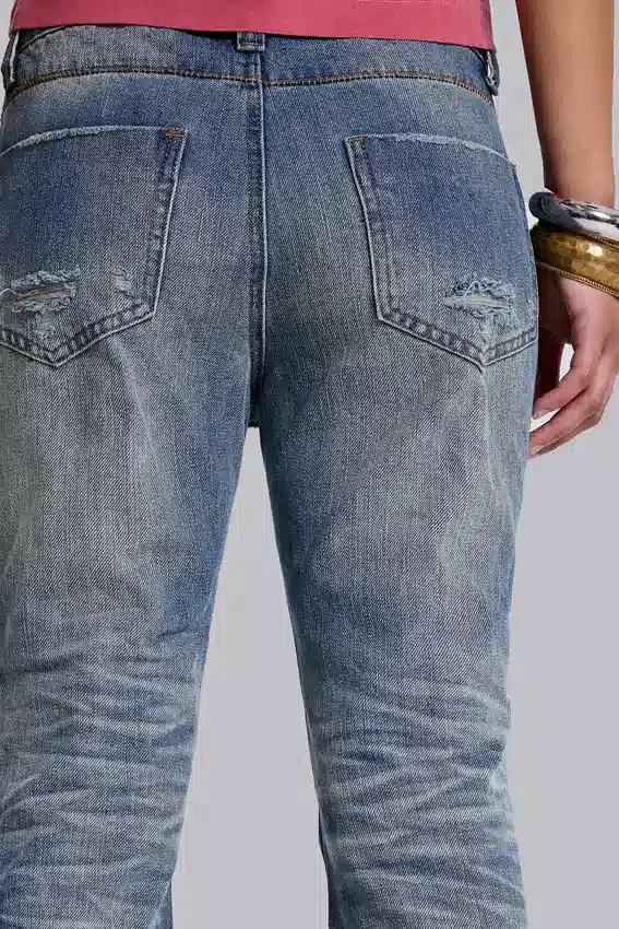 Mellblå slitna, skrynkliga Drift-Jeans med utsvängda ben