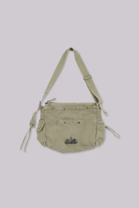 Militärinspirerad väska i khaki