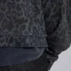 Monster Hoodie i kolgrå leopardmönster