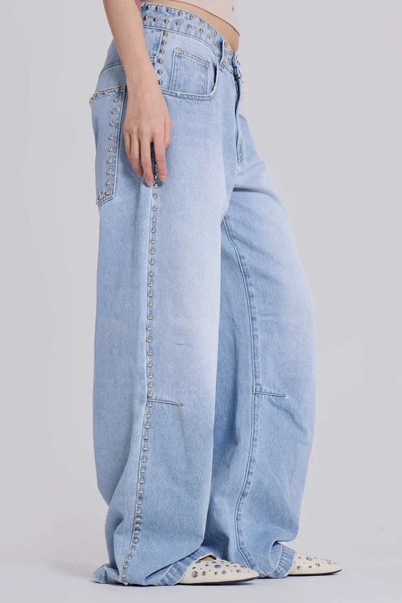 Nailed Studded Colossus Jeans i ljusblå tvätt