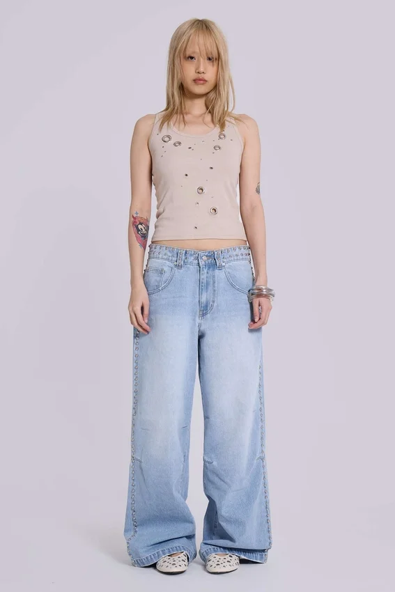 Nailed Studded Colossus Jeans i ljusblå tvätt