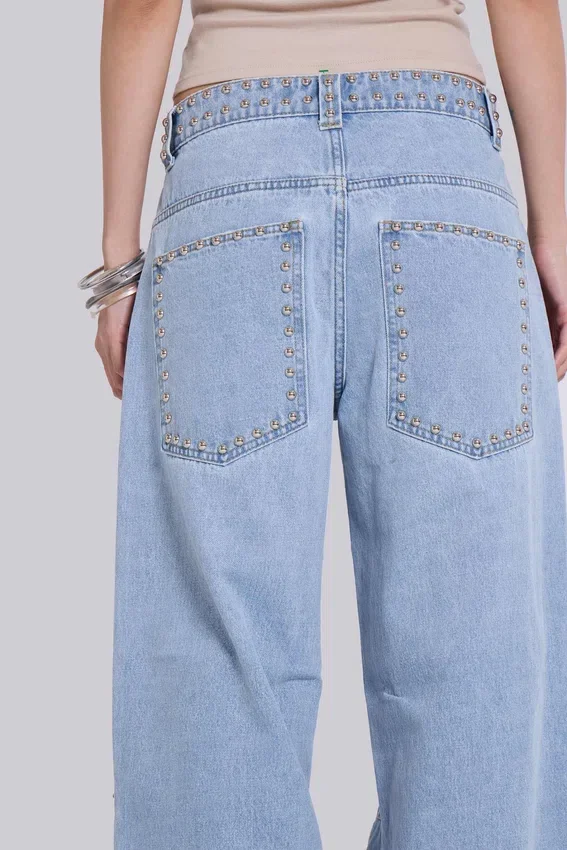 Nailed Studded Colossus Jeans i ljusblå tvätt