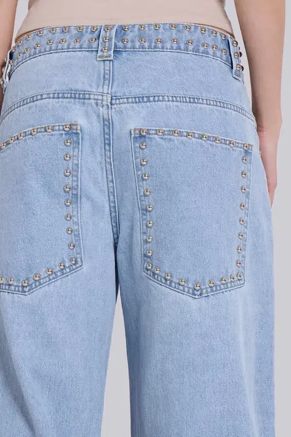 Nailed Studded Colossus Jeans i ljusblå tvätt
