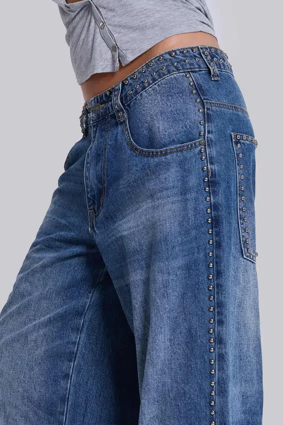 Nailed Studded Colossus Jeans i mellanblå tvätt