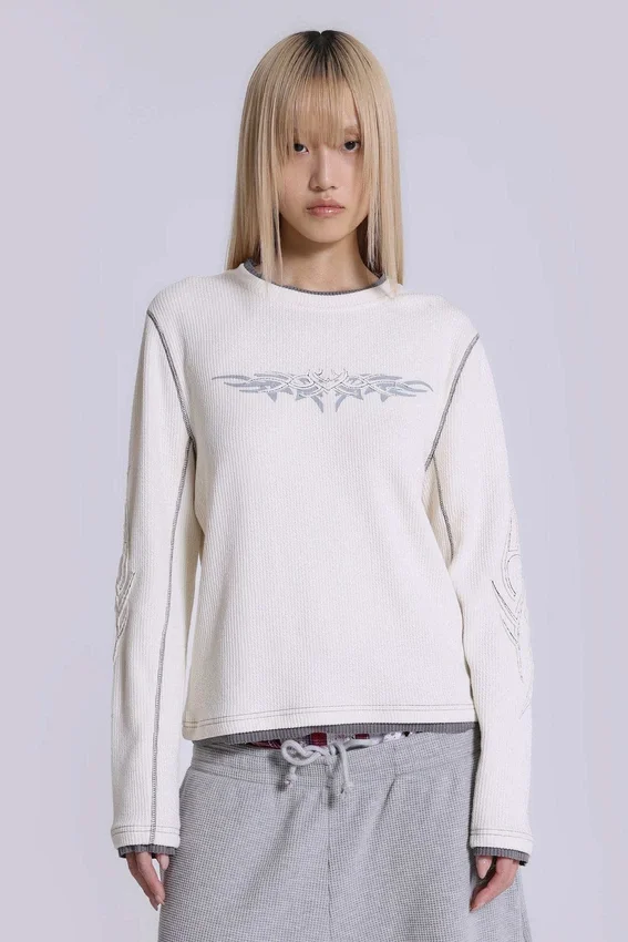 Off White T-shirt med tatueringsapplikation