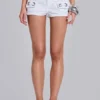 Oriel Eyelet Cargo-minishorts i vitt